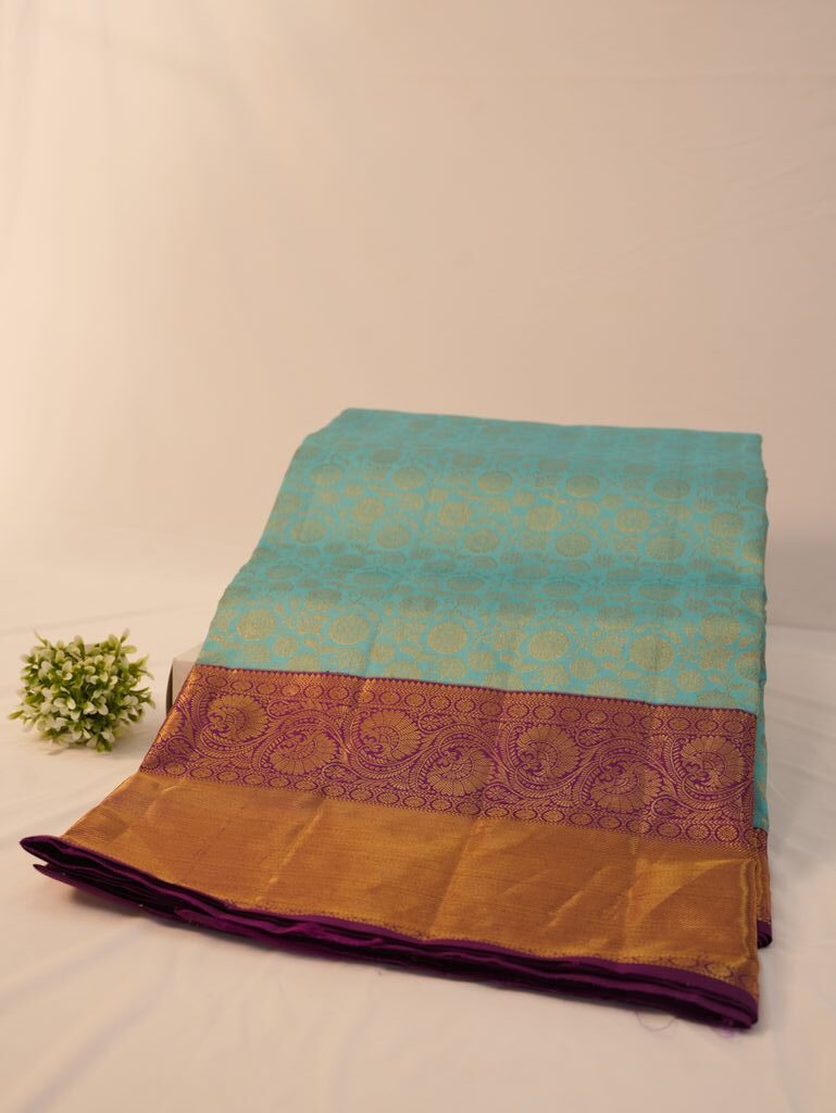 Shop Traditional Handloom Silk Saree for Your Wedding - Image 4
