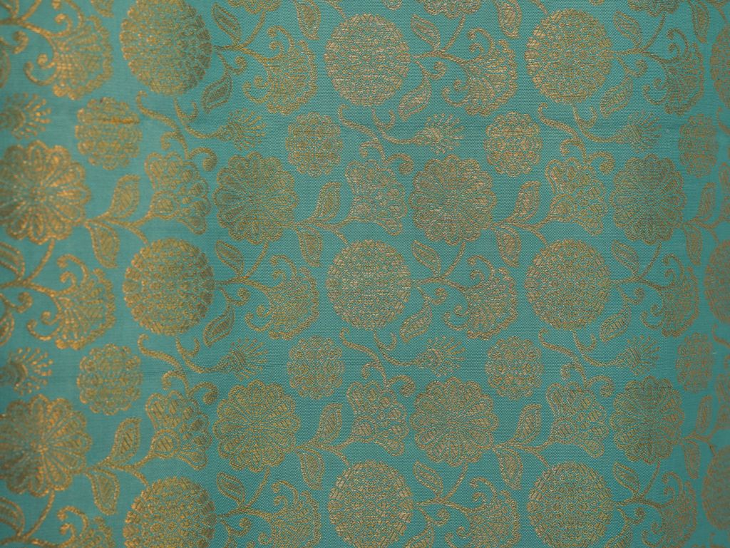 Shop Traditional Handloom Silk Saree for Your Wedding - Image 2