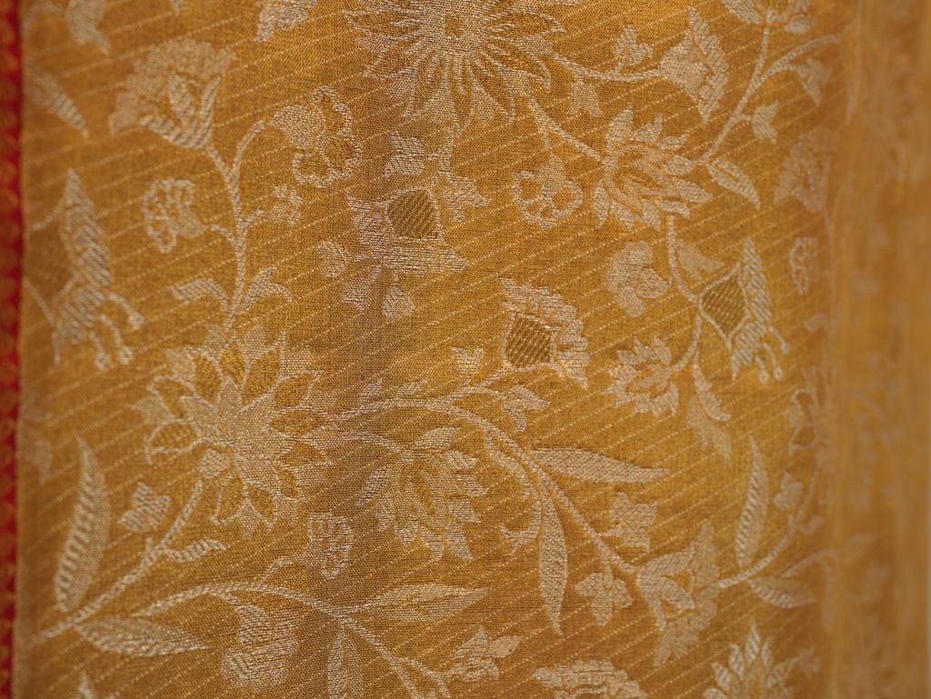 Shop Mustard Gold Kanchipuram Silk Saree with Red Border - Image 2